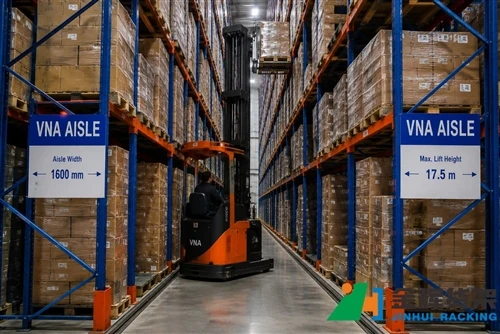 Heavy Duty pallereol vs meget smal gang (VNA) reol: Hvilken lageropbevaringsløsning er den rigtige?