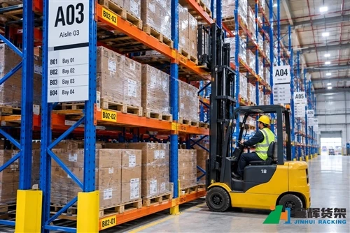 Administration af pallereol-opbevaringssted: Sådan organiseres lagerstativ-placeringer